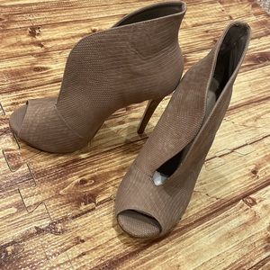 Steve Madden Stelth V Cut Out Booties